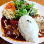 Supa Resa - ビーフシチューとチーズキーマカレーの2種盛り