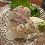 浜大津酒場 見聞録 - お造り3種盛り合わせ ???円 (上から、真ハタ、シマアジ、伊勢真鯛)