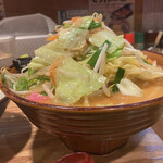 味噌乃家 - 野菜たっぷり味噌ラーメン 横から