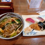 Umai Monodokoro Ichirou - 令和4年1月 ランチタイム
                        寿司盛合せ・蕎麦定食 880円