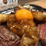 鉄板焼天神ホルモン - ホル玉丼（アップ２）