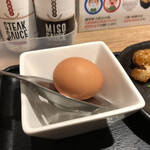 鉄板焼天神ホルモン - 生玉子