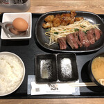 鉄板焼天神ホルモン 博多駅店 - 丸腸サガリ定食（アップ１）