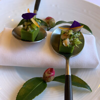 ラ・トゥーエル - アミューズ：くずもち仕立て、魚介と野菜など くずもちの触感、魚介と合うんですね。