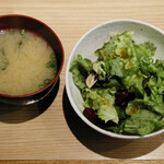 Ginza Hitsujiya Hanare - サラダ、味噌汁