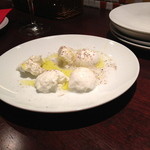 チッチャ - 前菜前・モッツァレラチーズ