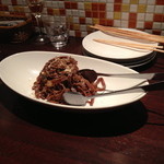 チッチャ - パスタ・カカオパスタ　エゾジカと牛蒡のソース