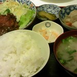 ガーリックチキン定食：夜700円