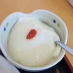 中華四川料理 御縁 - 杏仁豆腐は固めな食感の甘さ控えめタイプ。