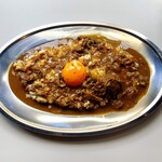 焼肉ホルモンズ - カレー(卵黄のせ)