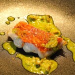 Restaurant Takashi Tanno par 長谷紫‐ゆかり - 金目鯛の鱗焼き 浅利の出汁とほうれん草のソース　柚子の香り