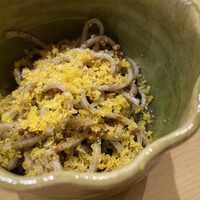 恵比寿 えんどう - 割烹で頂くことはありますがまさか鮨屋で頂くことになろうとは、自家製手打ち蕎麦に自家製カラスミ、今日イチでした