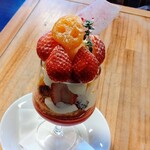 カフェ 寛味堂 - 苺と金柑のパフェ