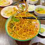 Somtom Roang Pleang - 揚げ麺