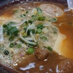 Buta ganchan - しゃきしゃきネギ・ワケギ、ゴボウ・ニンジン・こんにゃく・ダイコン・半熟玉子・豆腐・もつ 全てが柔らかく円やか。そして煮込み汁がアッサリしながらコクがある(＾ω＾)甘旨い！