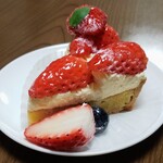 ドゥームーラン - 苺のタルト…５９４円(税込み)