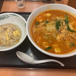 日高屋 - チゲ味噌ラーメン　半チャーハンセット　¥890