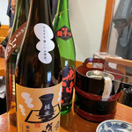 酒の穴 - 熱燗に合うお酒を並べていただきました