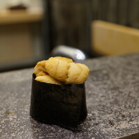 鮨 なんば 日比谷 - ムラサキウニ