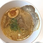 グッディ - 大判チャーシュー豚骨ラーメン