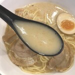 ラ ピシーヌ - 豚骨ラーメン