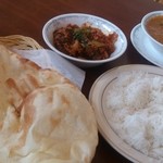 インド・パキスタン料理＆カフェ　ナイル - 水曜ランチセット オクラカレーと鶏肉カレー