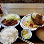 自由軒 - B定食＋ウインナー。