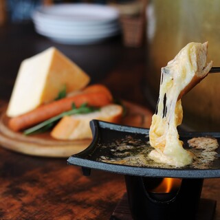 【裏名物料理】鉄板ラクレットチーズをご賞味あれ！