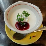 奴寿司 日光店 - なんてこった！バニラの風味が高貴で滑らかなパンナコッタ！