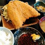 Minshuku Inaho - 特大サイズ・アジフライの定食
