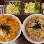 Kaze -  左「 チキンカツ煮丼 」 右「 親子丼  」 サラダ、味噌汁付き  （ 出前館デリバリー ）