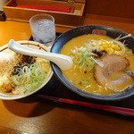 らーめん寿がきや - 味噌ラーメンとチャーシュー丼