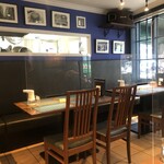 ドゥブルベ・ボレロ - イートインのカフェスペース