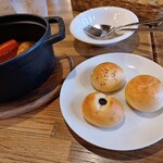 ノンカフェ - パンが、なかなかに、旨かったです。