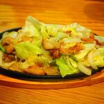 卓 - 牛ホルモン野菜鉄板その２