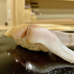 日本橋蛎殻町 すぎた - 鯵
      鯵も大将の手にかかるとそのポテンシャルを余す事なく引き出され、ちょっと他では味わえない美味しさが感じられます♪