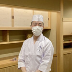 日本橋蛎殻町 すぎた - 杉田大将に写真の掲載許可をいただきました。
      今までいただいてきたお鮨の中では、最高に美味しいと感じました。
      何よりも、お店の柔らかな雰囲気に居心地良く楽しんでしまいました。
      ありがとうございました。