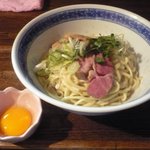 油そば 700円　卵黄付き