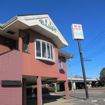 Yakiniku Senryuu - １Ｆは駐車場、店は２Ｆ。