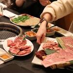 Kurogewagyuu ittougaiyakiniku doutomborimitsuru - 