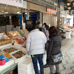 マルミ長内商店 - お正月は、やっているお店、やっていないお店とある様子