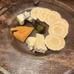 ワインバル 八十郎 - 「厳選チーズの盛り合わせ3種」(880円)