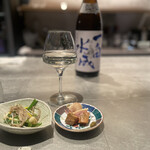 秋田純米酒処 - せりのおひたし、地鶏蒸し、これで1780円。