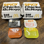 マクドナルド - 『スパイシーナゲットガーリック￥200』×2 ・ニンニク醤油マヨソース・燻製チーズソース・ＢＢＱソース・マスタードソース