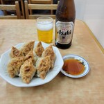 中央亭 - 餃子 中８個とビール