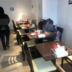 フォー カットゥン - 店内