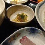 完全個室 つくよみ - 刺身＆真中は魚のカレースパイス風味＆冷奴♪