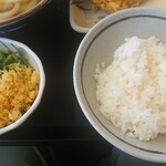 丸亀製麺 - ご飯(並)と薬味