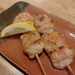 めしや 克元 - 骨抜き手羽串 580円(1本足りなかったらしくサービスw)
