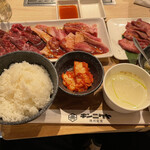 たれ焼肉、塩ホルモン。まるきん食堂 渋谷店 - 